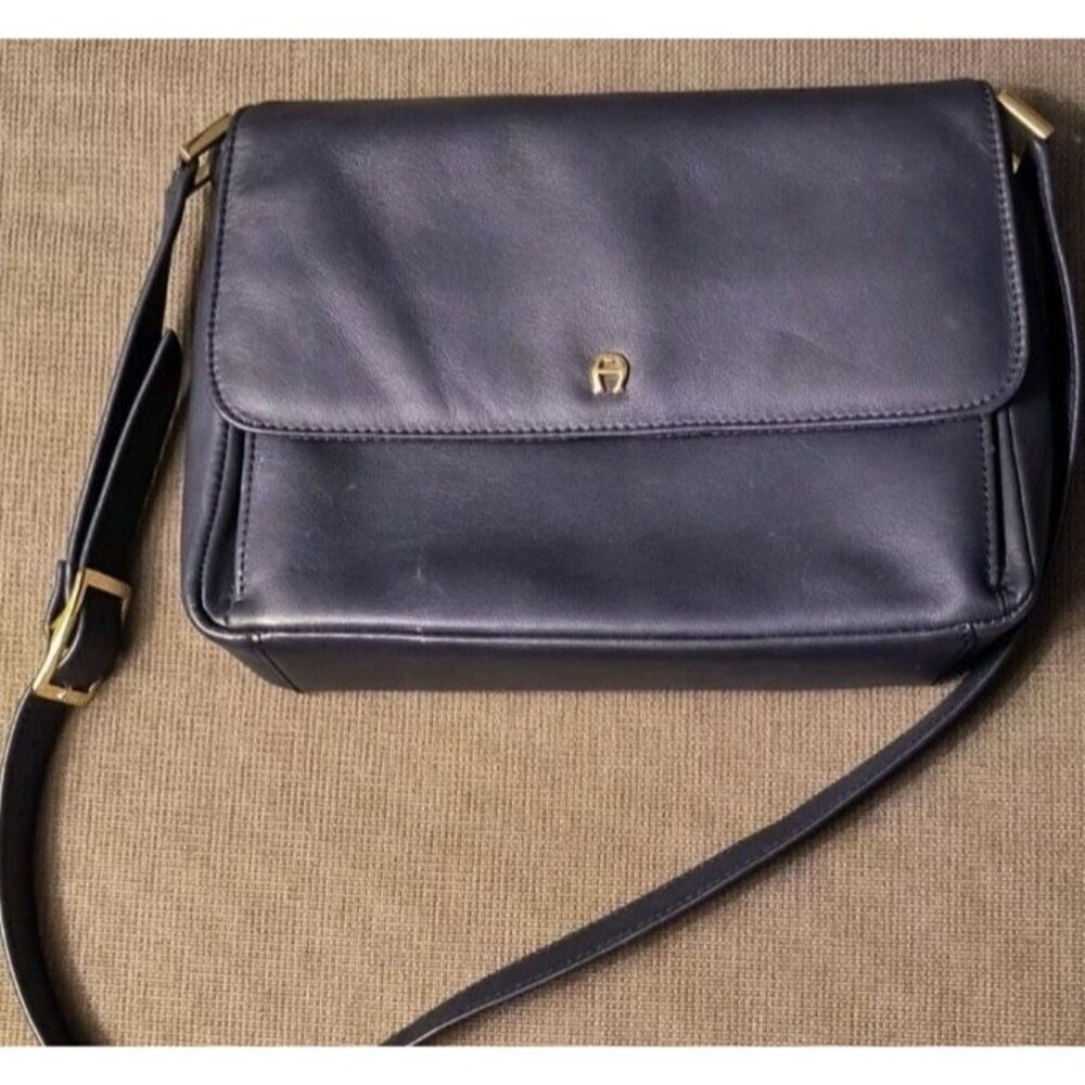 Etienne Aigner Vintage Roomy Black Leather Five Compartment Shoulder Bag
